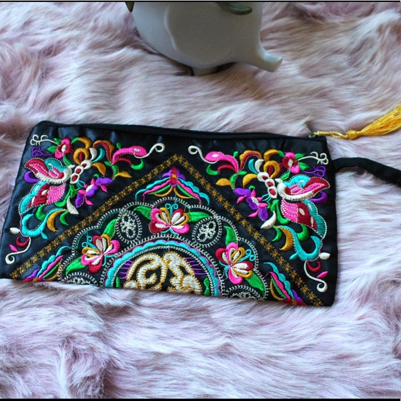 Gorgeous Flower Embroidered Clutch - Picture 3 of 6